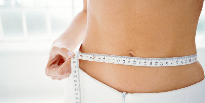 μέτρηση μέσης κατά τη διάρκεια της δίαιτας με καρπούζι