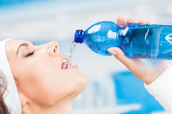 Μπορείτε να απαλλαγείτε από 5 κιλά περιττού βάρους σε μια εβδομάδα πίνοντας άφθονο νερό