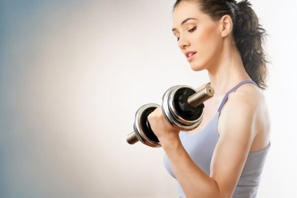 Οι σωματικές ασκήσεις με αλτήρες θα βοηθήσουν στη διαδικασία απώλειας βάρους κατά 5 κιλά σε 7 ημέρες